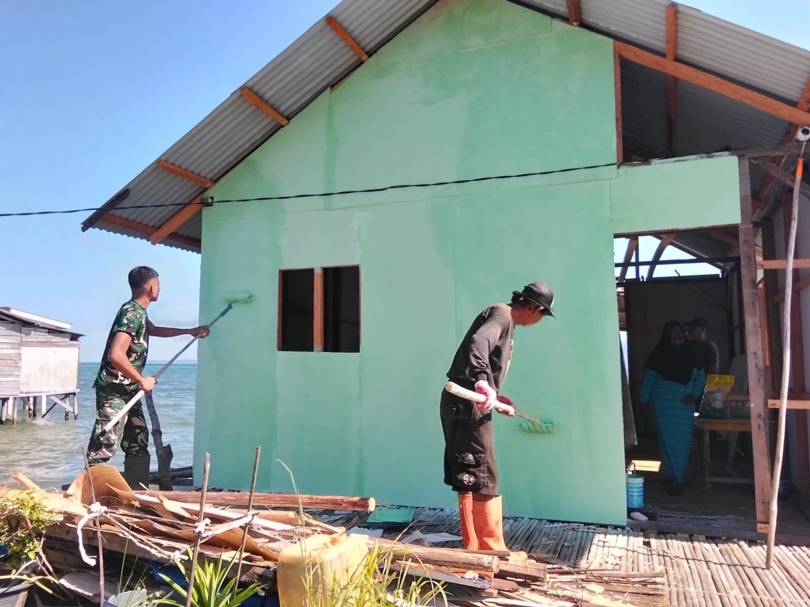 Kemajuan Renovasi RTLH di Desa Polewali: Pengecatan dan Pemasangan Kalsiboard Berlangsung