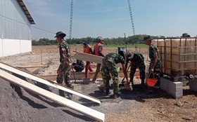 Sinergi Bangun Desa, Perkuat Ekonomi: Satgas TMMD 129 Bojonegoro Kebut Pembangunan Musholla Rest Area Kesongo