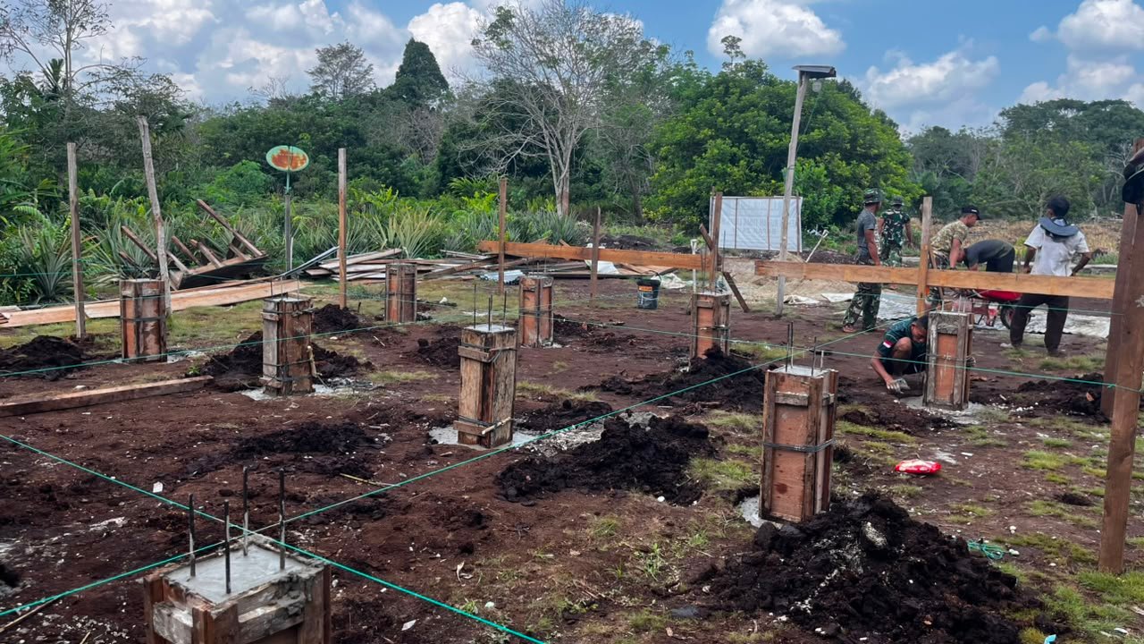 Sinergi TNI dan Komunitas Lokal, Proyek RTLH Bapak Zaini di TMMD ke-129 Kodim 0313/Kpr Berkembang Pesat