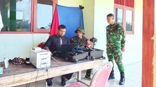 Peran Aktif Babinsa Koramil Kedungadem Sukseskan Program TMMD 129 Bojonegoro di Kesongo