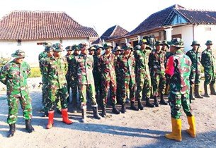 Awali Pekan Kedua, SST-1 SSK Satgas TMMD 129 Bojonegoro Gelar Apel Pagi