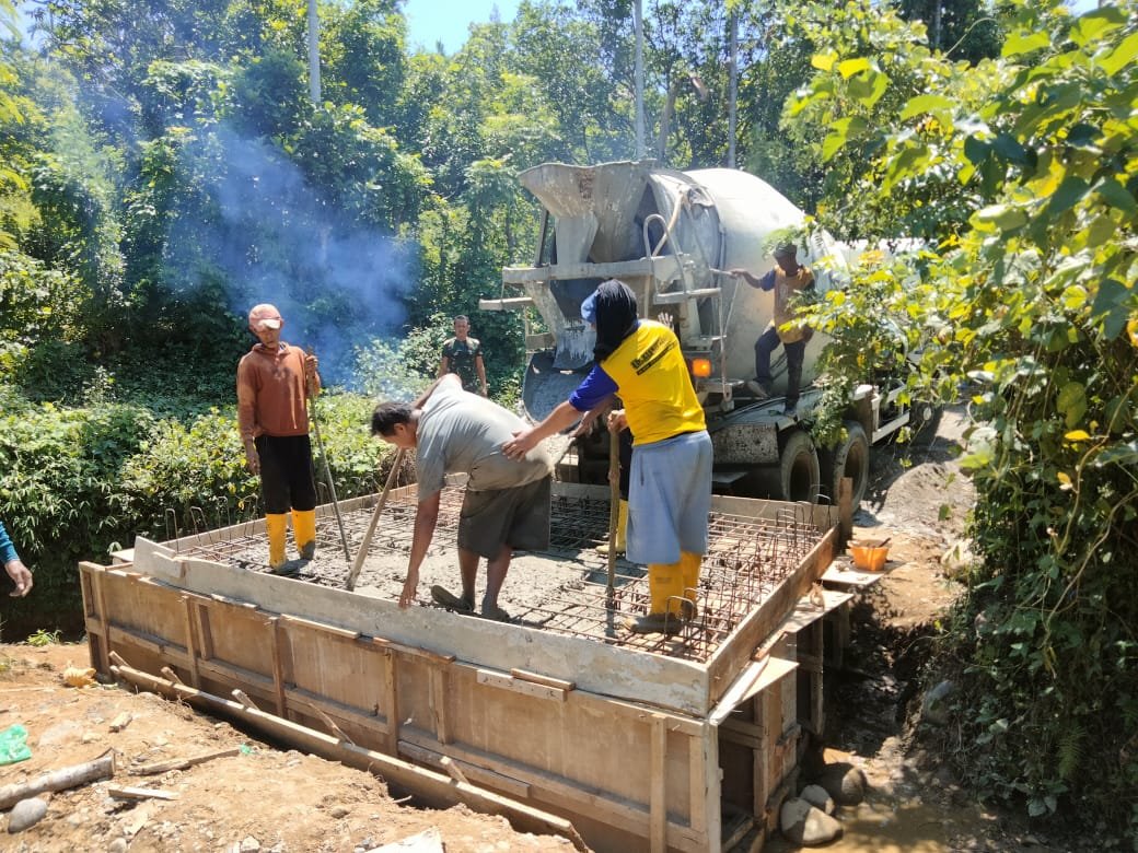 Satgas TMMD Ke-129 Kodim 0102/Pidie Percepat Pengecoran Box Culvert, Dukung Mobilitas Hasil Pertanian Warga