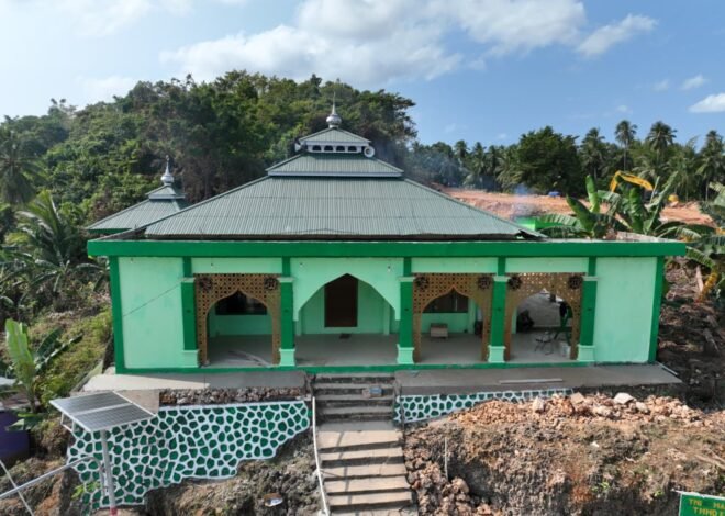 Satgas TMMD Kolaborasi dengan Warga untuk Mempercantik Masjid Desa Polewali