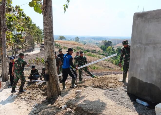 Alirkan Air Bersih ke Pemukiman, Satgas TMMD 129 Mulai Pasang Pipa Distribusi dari Tandon Menuju Dusun Bakon