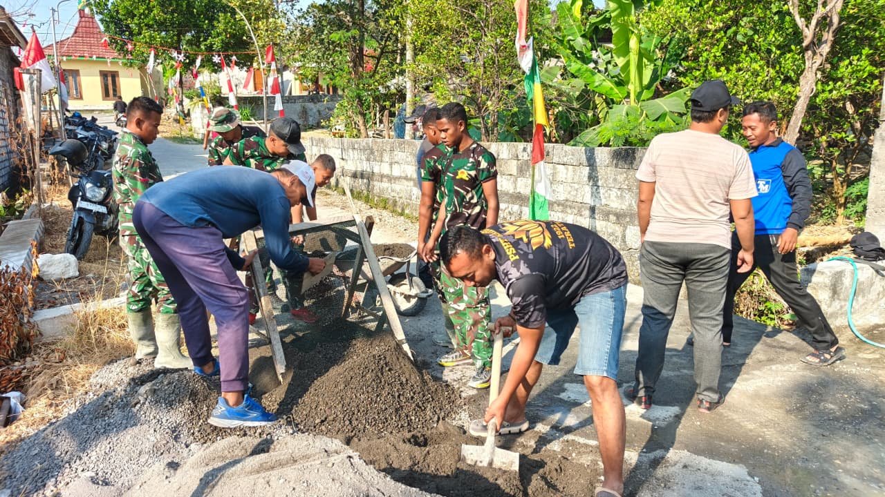 Sentuhan Detail Prajurit, Hasil Ayakan Pasir Halus Jamin Keindahan dan Kokohnya Bangunan TMMD 129 di Desa Tlemang