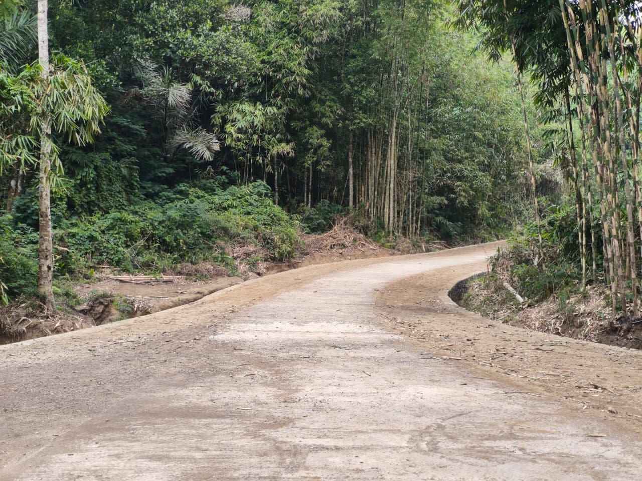Gotong Royong Satgas dan Warga Tuntaskan Rabat Beton 1.766 Meter di Sekardadi