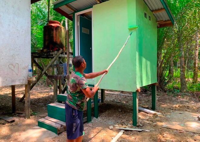Akhir Pengerjaan MCK di Gereja Santo Fransiskus Xaverius Desa Ulak Pauk, Satgas TMMD Regtas Ke-129 Kodim 1206/Putussibau Tuntaskan Pengabdian untuk Masyarakat