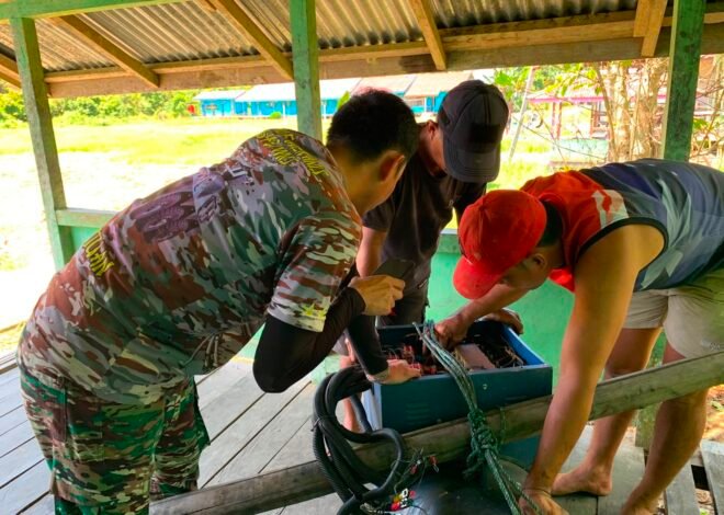 Cepat Tanggap, Anggota Satgas TMMD ke 129 Kodim 1206/Psb Bantu Perbaikan Listrik Desa.   KAPUAS HULU – Anggota Satuan Tugas (Satgas)  TNI Manunggal Membangun Desa (TMMD) bergerak cepat membantu warga memperbaiki mesin genset pembangkit listrik tenaga diesel (PLTD) milik desa yang mengalami kerusakan. Sabtu (18/07/2026).   Aksi tanggap ini dilakukan untuk memastikan pasokan listrik ke rumah-rumah warga kembali normal dan aktivitas masyarakat tidak terganggu.  Kehadiran Satgas TMMD di lapangan tidak hanya fokus pada pembangunan infrastruktur fisik saja. Bantuan perbaikan fasilitas vital seperti mesin listrik ini menjadi bukti nyata kedekatan TNI dengan rakyat dalam mengatasi kesulitan sehari-hari.   Warga desa mengapresiasi respons cepat para prajurit dengan tanggap walupun belum bisa hidup di karenakan alat yang rusak harus di pesan terlebih dahulu mengingat jauhnya dan akses jalan pun belum tembus.