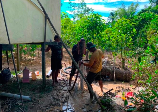 Sumur Bor TMMD Ke-129 Kodim 1206/Putussibau di Gedung Serbaguna Tauk Begulai Dusun Belatung Akhirnya Keluarkan Air