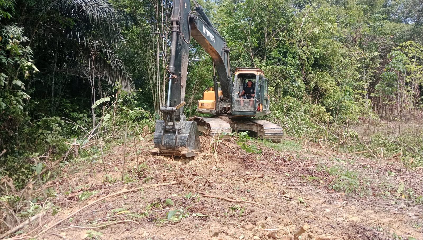 Pembangunan jalan penghubung ini diproyeksikan akan memberikan dampak positif yang signifikan bagi masyarakat, di antaranya: