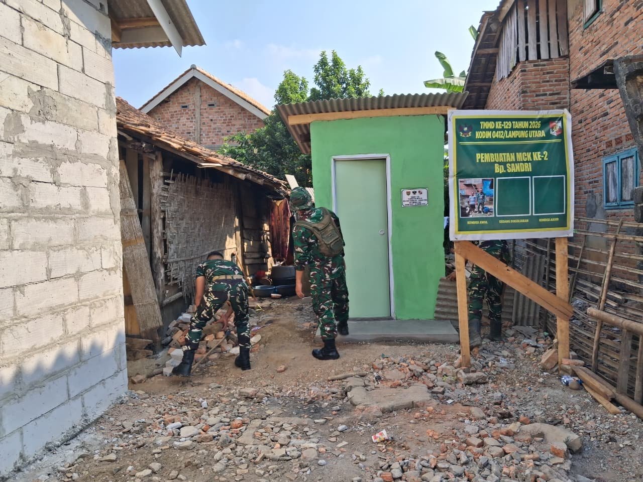 TMMD Ke-129 Kodim 0412/Lampung Utara Tuntaskan: MCK Baru Bapak Sandri Siap Digunakan.