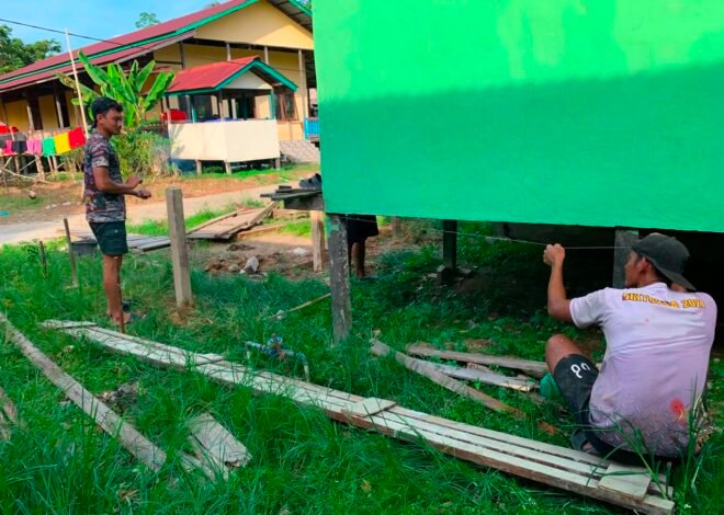 PEMBANGUNAN PONDASI TERAS RTLH MILIK IBU YUSTINA DAYANG TERUS DIKEBUT SATGAS TMMD REGTAS KE-129 KODIM 1206/PUTUSSIBAU