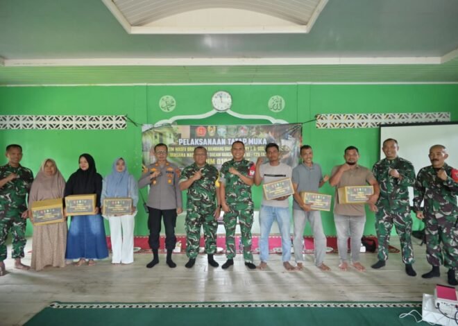 Tim Wasev TMMD Ke-129 Kodim 0102/Pidie Tatap Muka dengan Warga, Salurkan Bantuan Sembako sebagai Wujud Kepedulian TNI