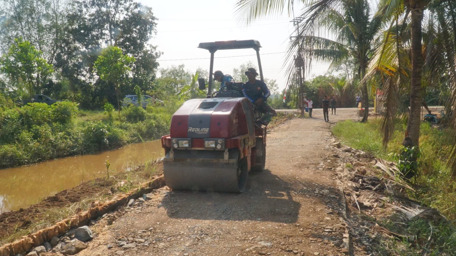 Penyetuman Alat Berat, Satgas TMMD Pastikan Pengerjaan Jalan Desa Bandar Raya Berjalan Lancar