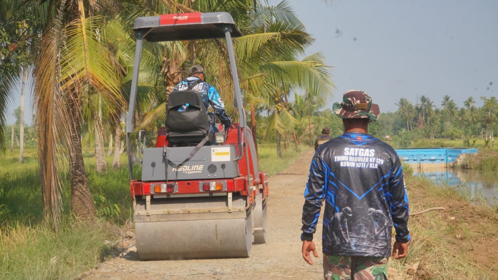 TMMD Satukan Langkah, Pemadatan Jalan Wujudkan Akses Desa yang Lebih Kokoh