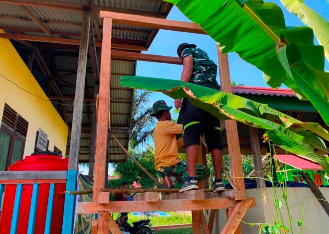 Personel Satgas TMMD Regtas Ke-129 Kodim 1206/Psb Lakukan Pembuatan Kerangka Tiang untuk Tandon Air pada Sumur Bor