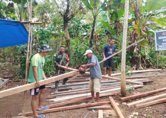 Satgas TMMD 129 Kodim Belu Mulai Pengerjaan Rangka Atap Rumah Bapak Lorenz