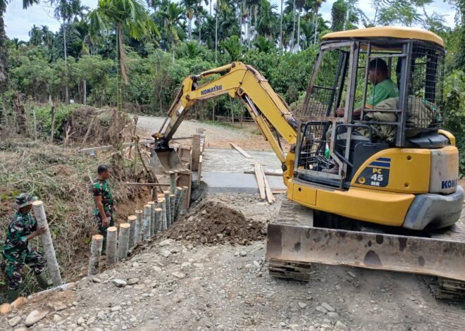 Perkuat Fondasi Jembatan, Satgas TMMD Ke-129 Kodim 0102/Pidie Pacu Pemasangan Cerucuk Penahan Bantaran Jalan