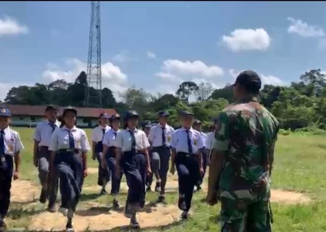 Tanamkan Disiplin, Cinta Tanah Air”, Anggota Satgas TMMD Ke-129 Kodim 1206/Psb Latih PBB di SMPN 4 Satap Embaloh Hilir