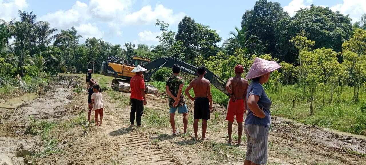Mimpi Warga Menjadi Nyata: Senyum Bahagia Masyarakat Belatung Menyambut Pembukaan Akses Jalan Perbatasan