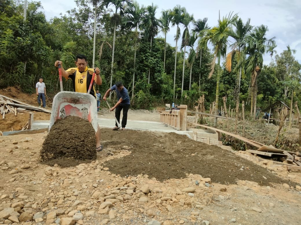 Satgas TMMD Ke-129 Kodim 0102/Pidie Percepat Penyelesaian Oprit Jembatan, Akses Petani Segera Lebih Lancar