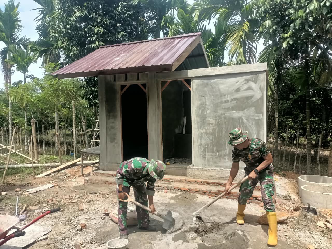 MCK Dayah Blang Cot Capai 85 Persen, Satgas TMMD ke-129 Kebut Pemasangan Septic Tank