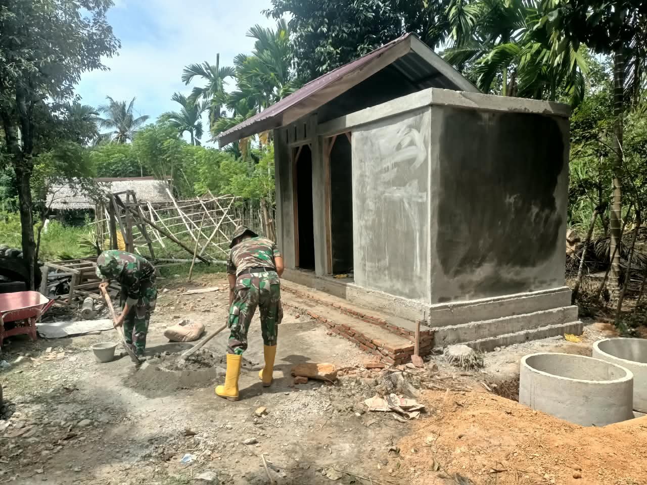 Tahap Akhir Pembangunan MCK TMMD Ke-129, Satgas Optimistis Rampung Tepat Waktu