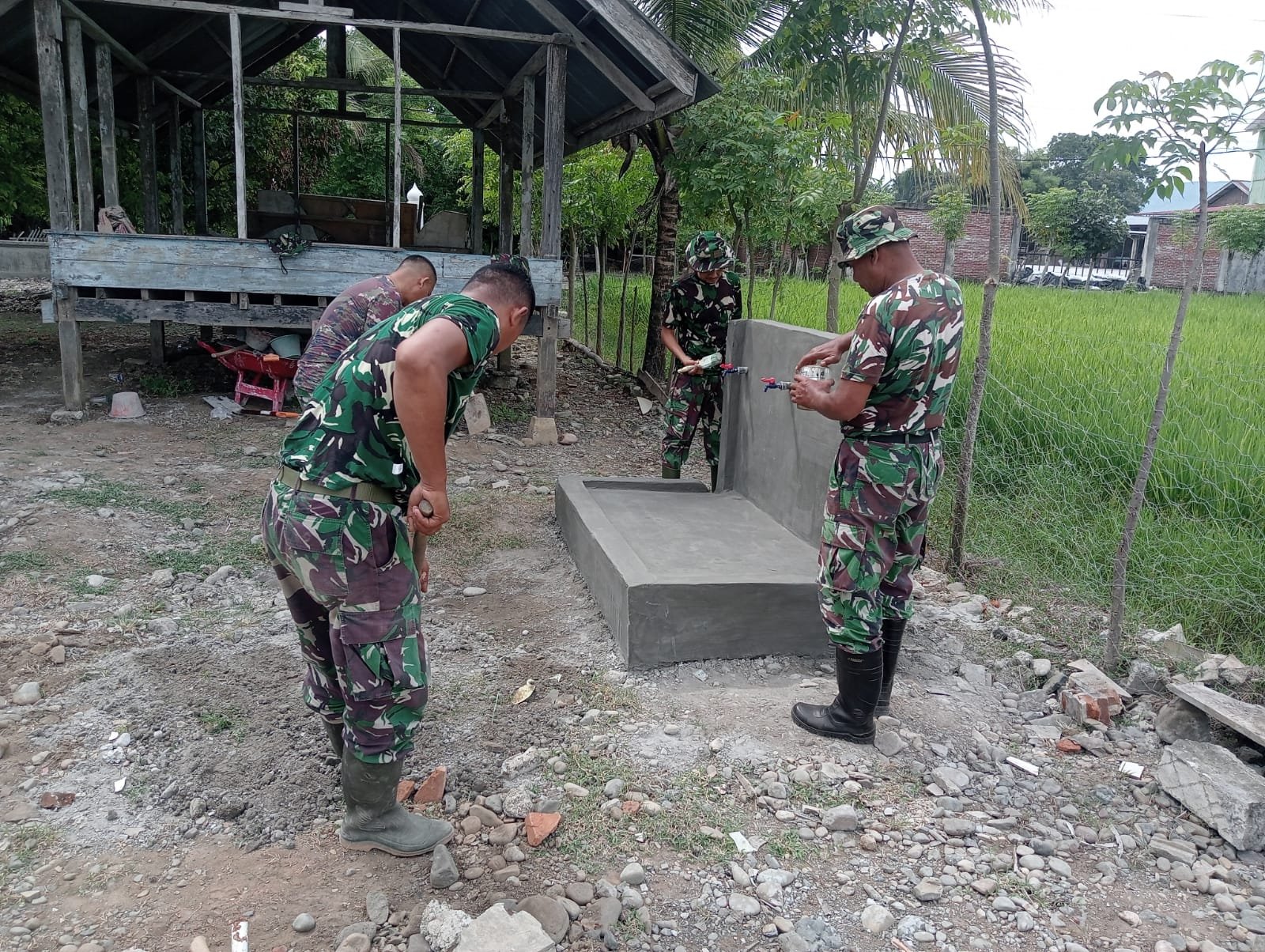 Tempat Wudu TMMD Ke-129 Kodim 0102/Pidie Rampung, Lengkapi Fasilitas Air Bersih untuk Jamaah Meunasah