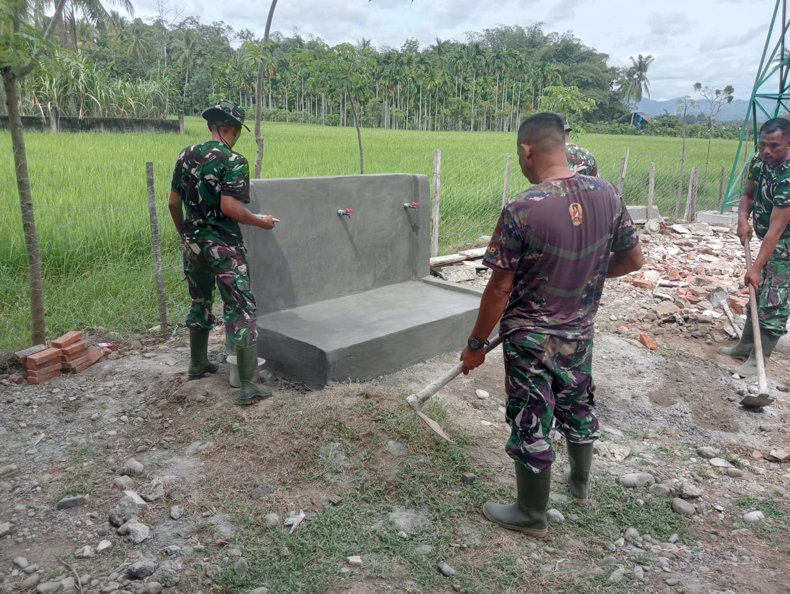 Satgas TMMD Ke-129 Kodim 0102/Pidie Tuntaskan Sarana Tempat Wudu, Perkuat Fasilitas Ibadah dan Sanitasi Desa