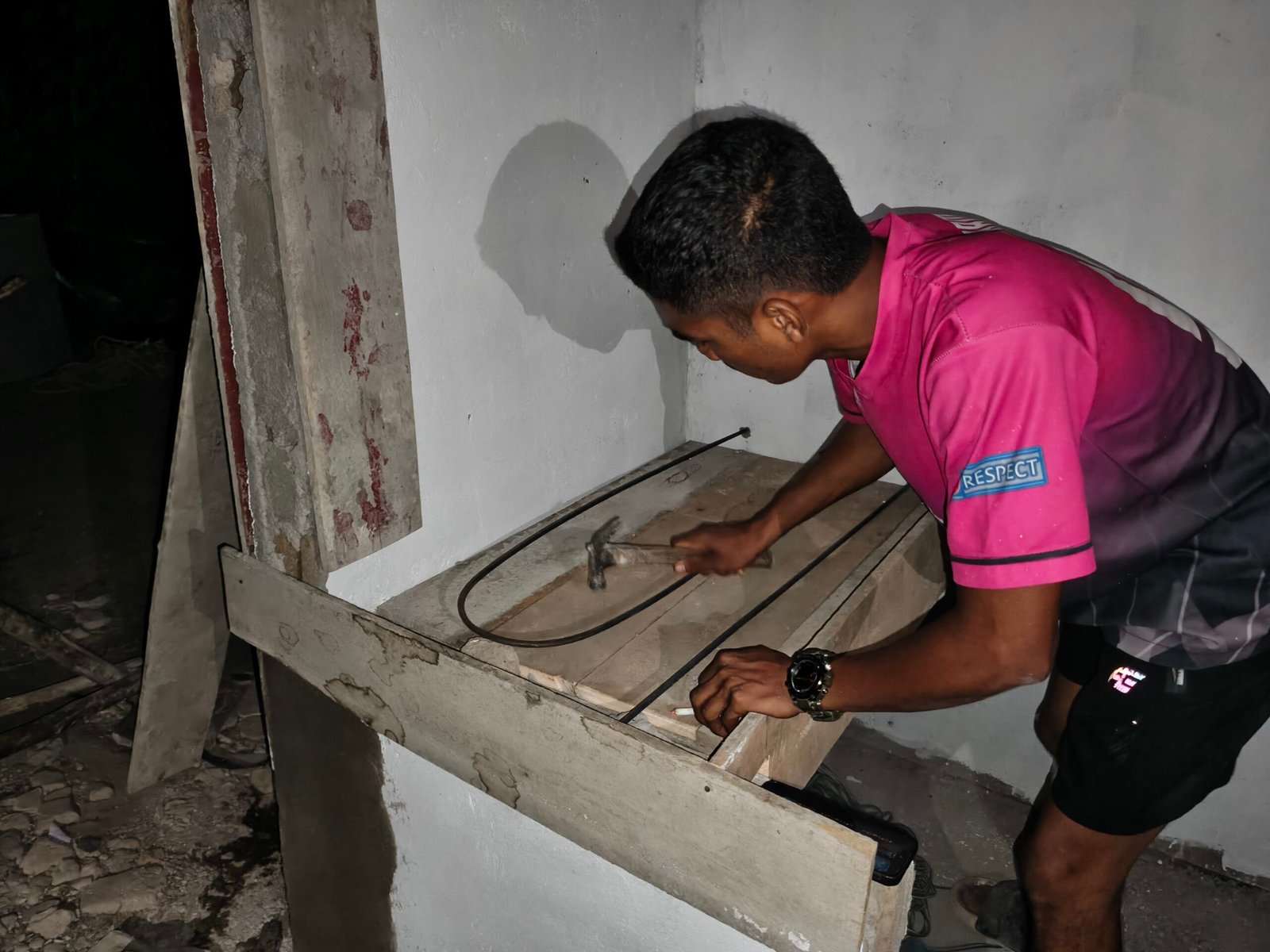 Kokohkan Dasar Hunian, Satgas TMMD Bangka Kebutan Pengecoran Lantai RTLH Ibu Rodiah