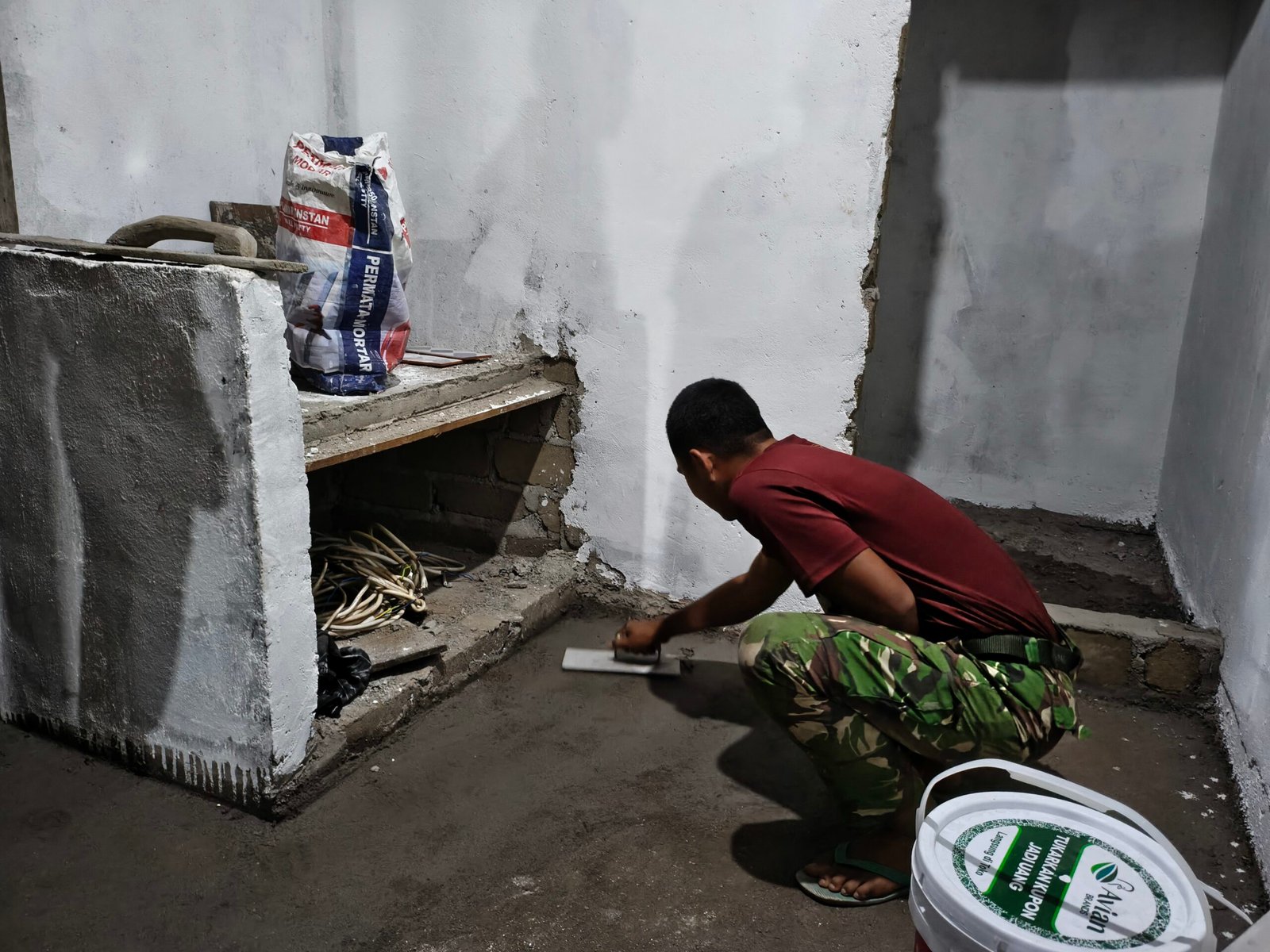 Meja Dapur Mulai Dibangun, RTLH Ibu Rodiah Makin Siap Jadi Hunian Nyaman