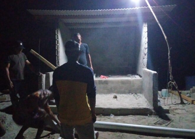 tidak terlihat raut lelah yang mengurangi semangat mereka untuk menyelesaikan pembangunan.