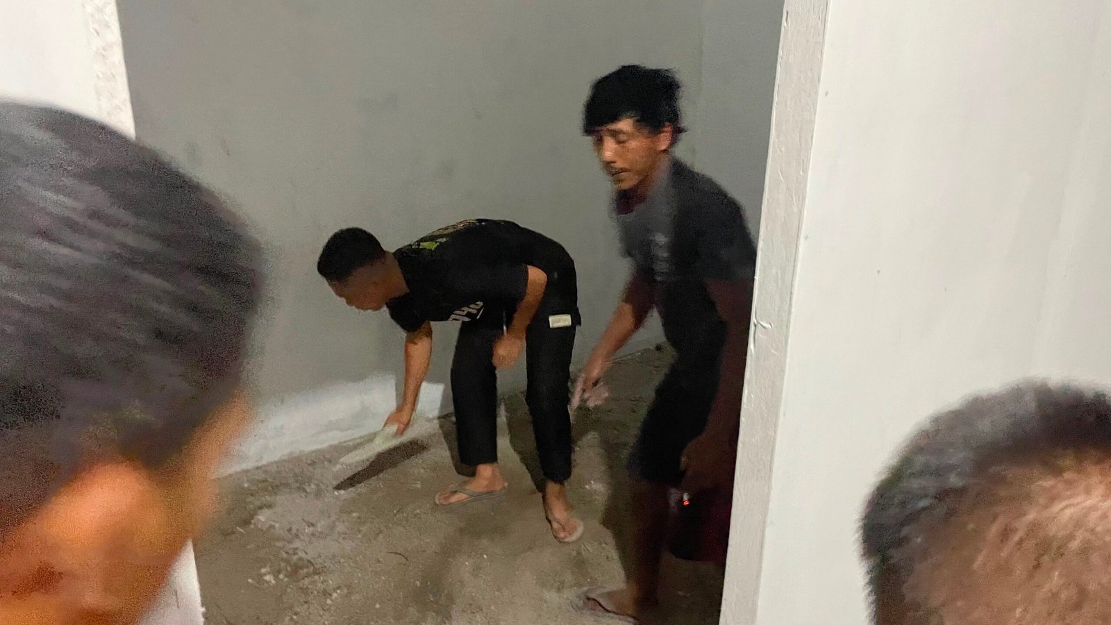 Tak Asal Bangun, Satgas TMMD Bangka Teliti Siapkan Dasar Lantai RTLH Pak Ardiansyah