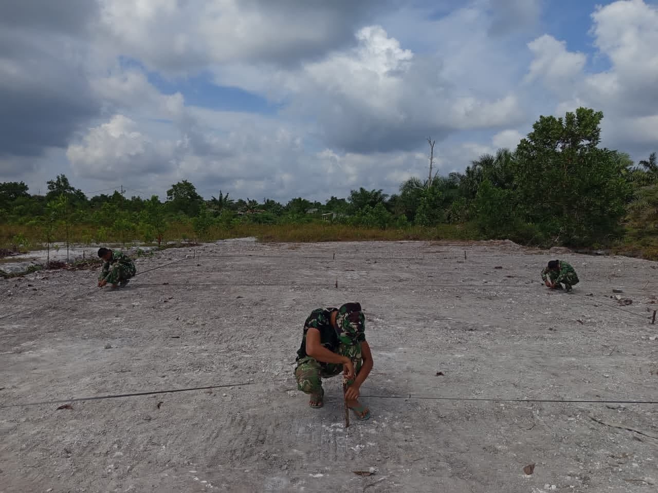 Lapangan Voli Jadi Wadah Generasi Muda, TMMD Kodim 0413/Bangka Dorong Hidup Sehat