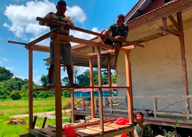 Wujud Nyata Kepedulian TNI” Anggota Satgas TMMD Regtas Ke-129 Bangun Kerangka Tiang MCK di Posyandu Nirwana Desa Belatung