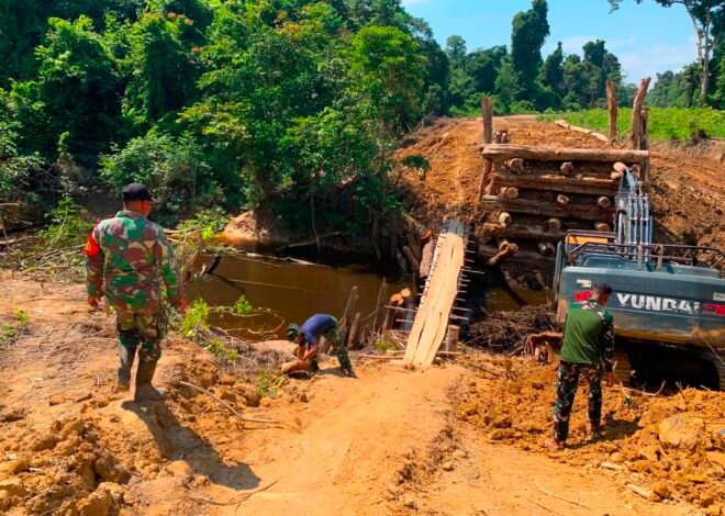 Kerja Sama Satgas TMMD Regtas Ke-129 Kodim 1206/Putussibau Pada Pembangunan Jembatan Penghubung Desa Dari Dua Kecamatan Sangat Luar Biasa