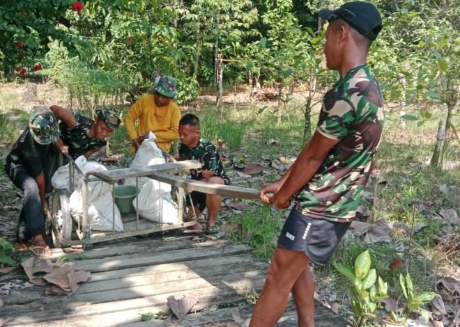 Personel Satgas TMMD ke 129. Dorong Gerobak Angkut Material Demi Impian Warga