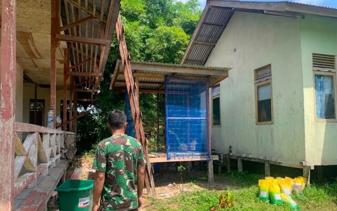 Pembangunan MCK Pada TMMD Regtas ke-129 Kodim 1206/Putussibau Titik Kedua Di Dusun Belatung Mencapai 50 Persen, Kades Belatung Berikan Apresiasi
