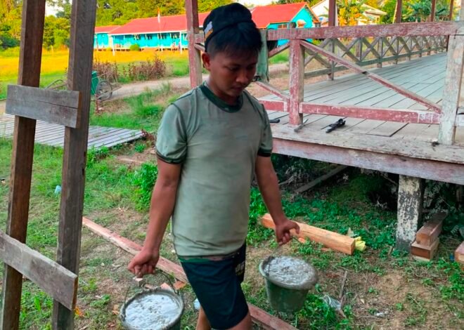 Memasuki Tahapan Pemlesteran MCK Sasaran Kedua Pada TMMD Regtas Ke-129 Kodim 1206/Psb di Posyandu Nirwana Belatung