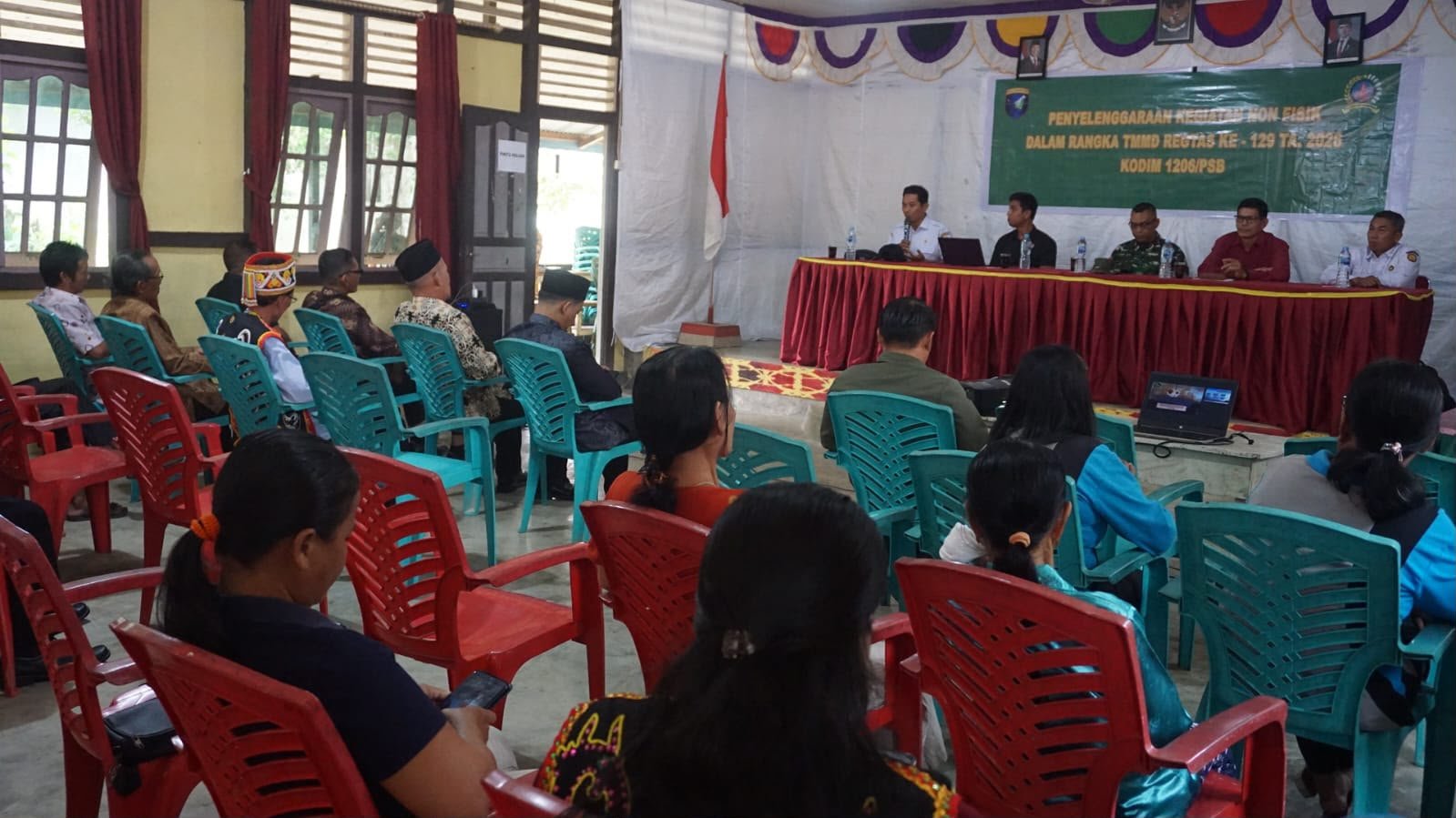 SATGAS TMMD KE-129 KODIM 1206/PUTUSSIBAU GELAR PENYULUHAN KARHUTLA, TINGKATKAN KESADARAN MASYARAKAT CEGAH KEBAKARAN HUTAN DAN LAHAN