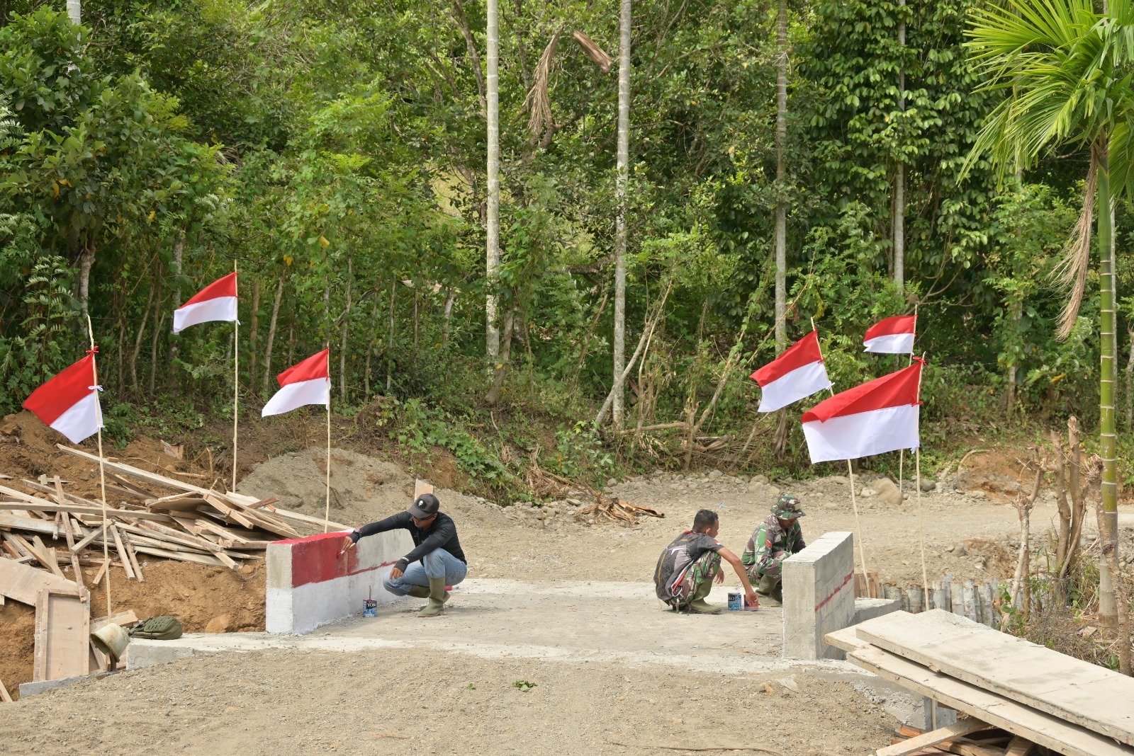 Gebyar Merah Putih Warnai Lokasi TMMD, Jembatan Box Culvert Disulap Bernuansa Kemerdekaan