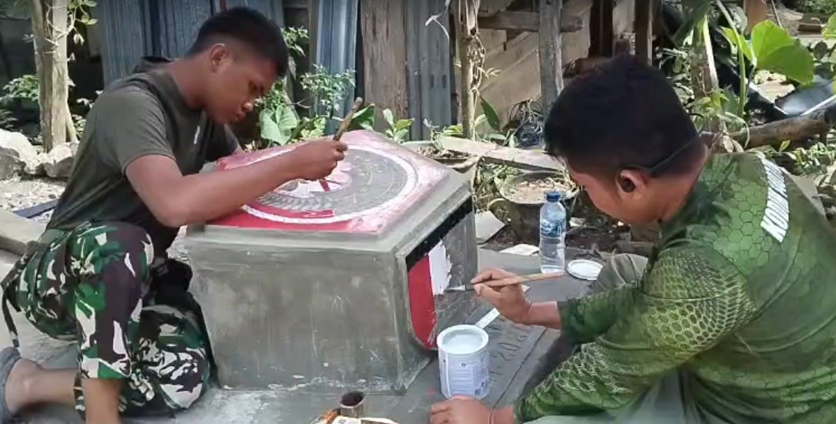 Pembuatan Prasasti RTLH di Bone, Satgas TMMD Tunjukkan Komitmen Sosial