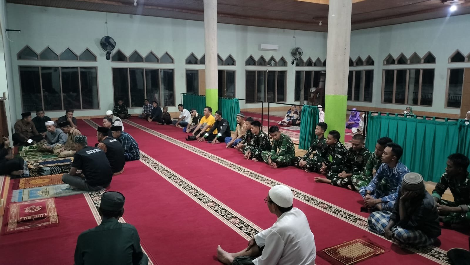 Satgas TMMD ke-129 Kodim 1407/Bone Bersama Warga Gelar Doa Bersama di Masjid Jami’ Nurul Huda