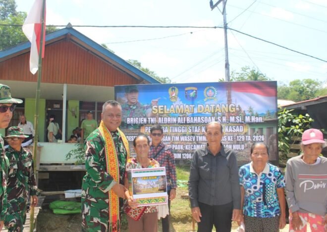 Senyum Bahagia Warga Ulak Pauk dan Belatung Terima Tali Asih dari Tim Wasev TMMD