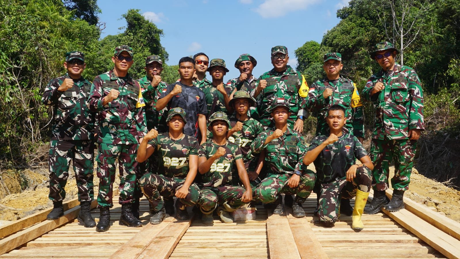 Lihat Dampak Pembangunan di Lapangan, Brigjen TNI Aldrin Ali Bahasoan Tinjau Sasaran TMMD Ke-129 Putussibau