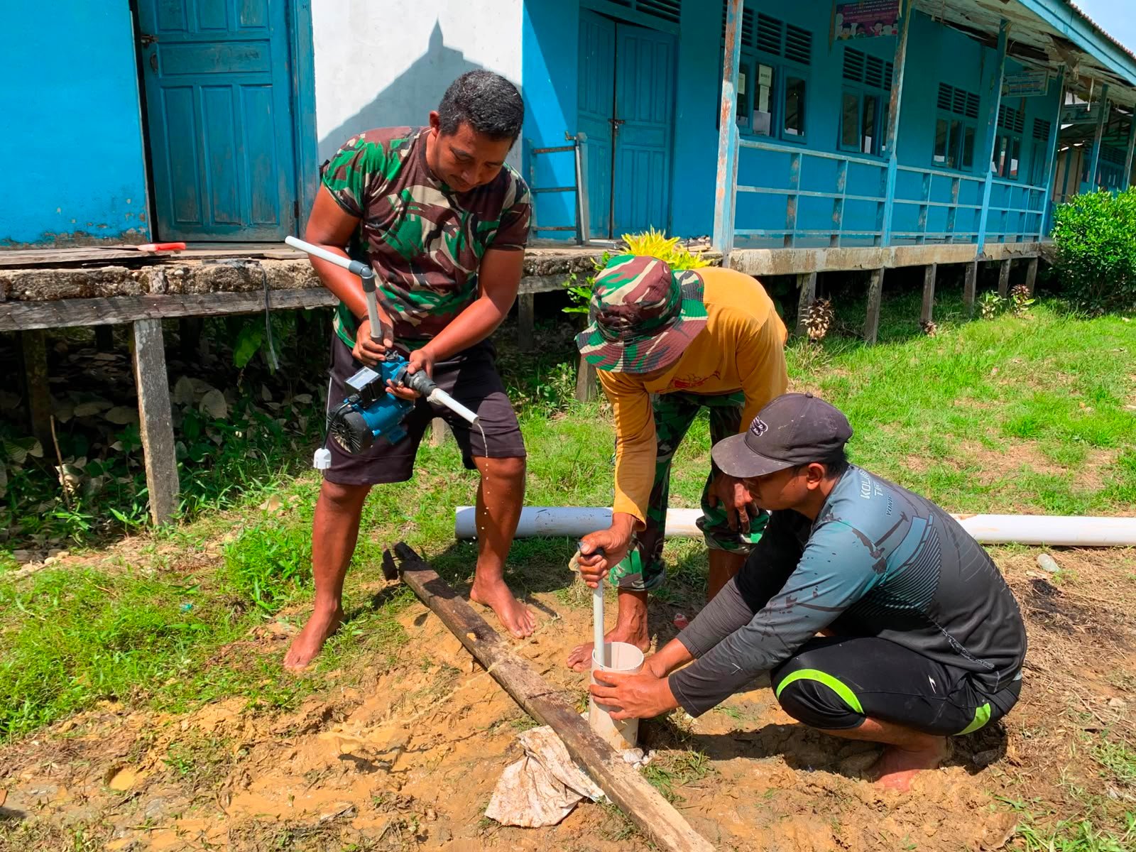 Pantang Menyerah, Satgas TMMD 129 Terus Mengebor hingga Air Ditemukan
