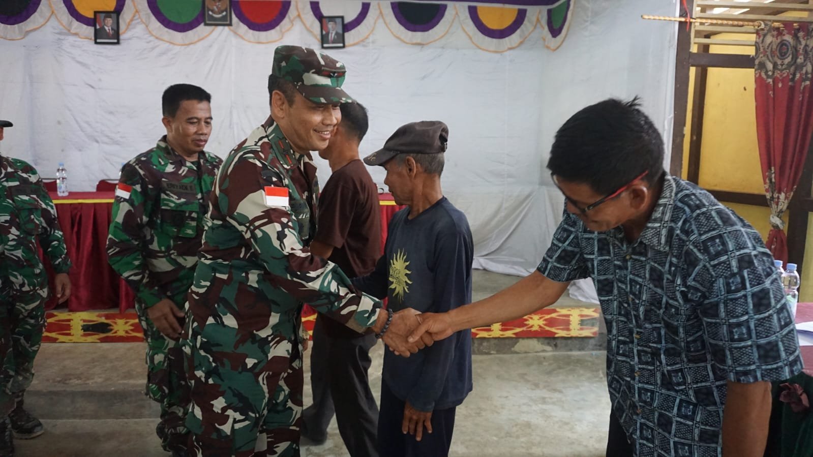 Warga Ulak Pauk Dapat Tali Asih, Bentuk Apresiasi Danrem 121/Abw atas Dukungan TMMD