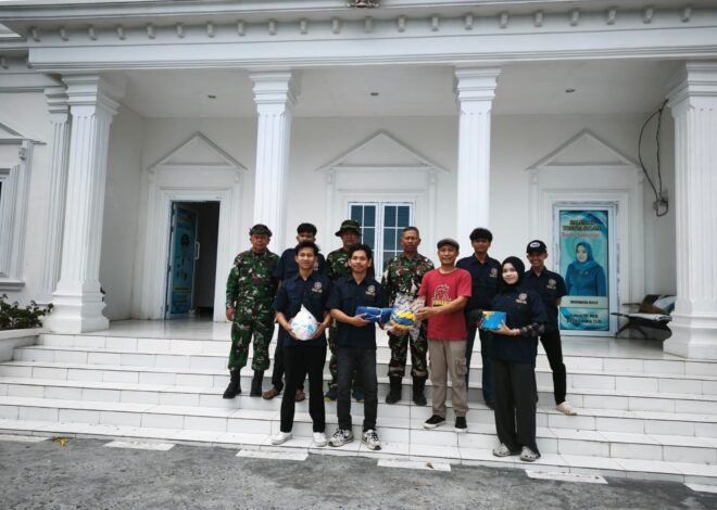 Wujudkan Masyarakat Sehat dan Kompak, Satgas TMMD Ke-129 Kodim 1404/Pinrang Bagikan Alat Olahraga