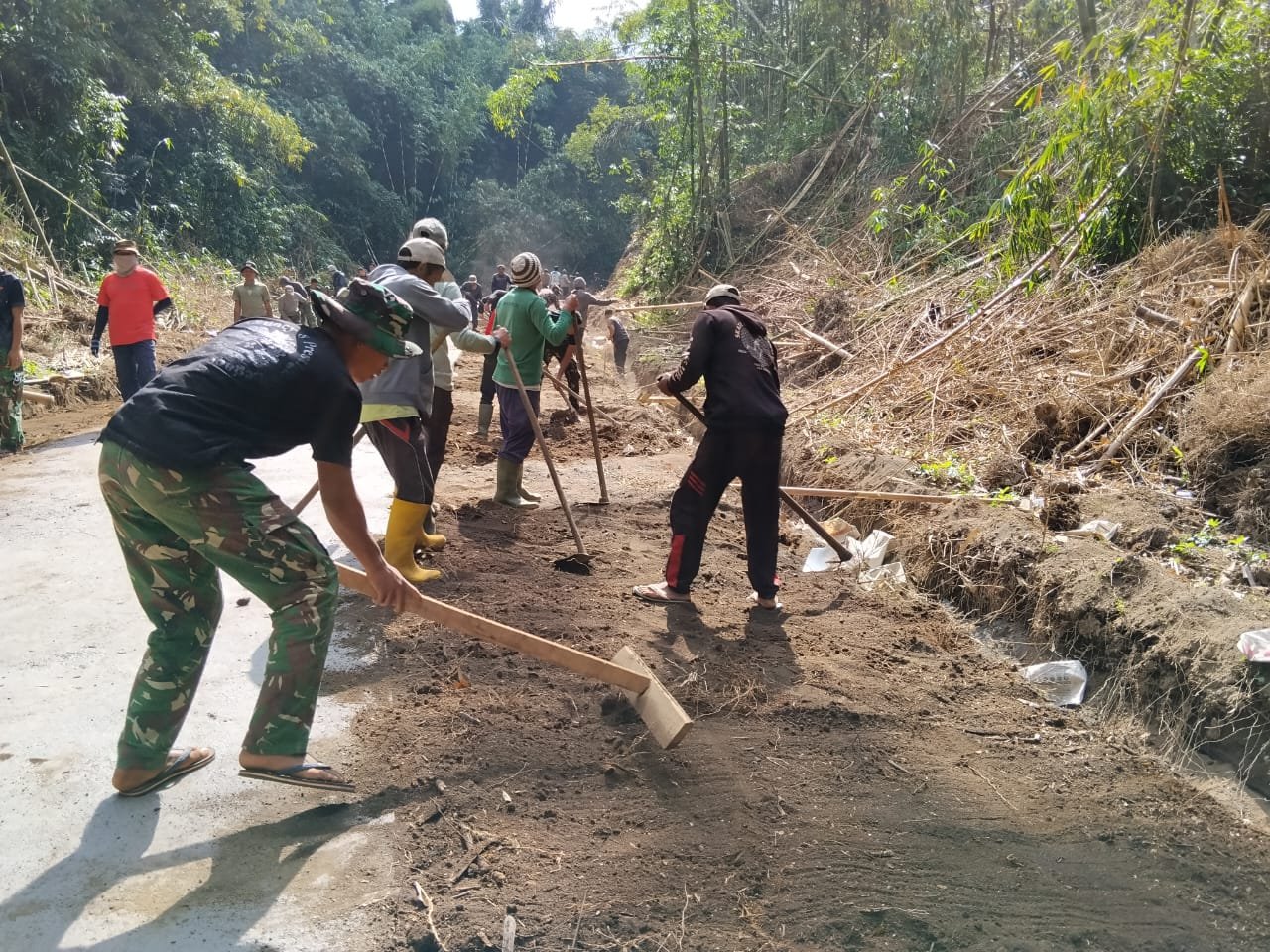 Jelang Berakhirnya TMMD, Satgas Kodim 1626/Bangli Rapikan Jalan Sepanjang 1.766 Meter