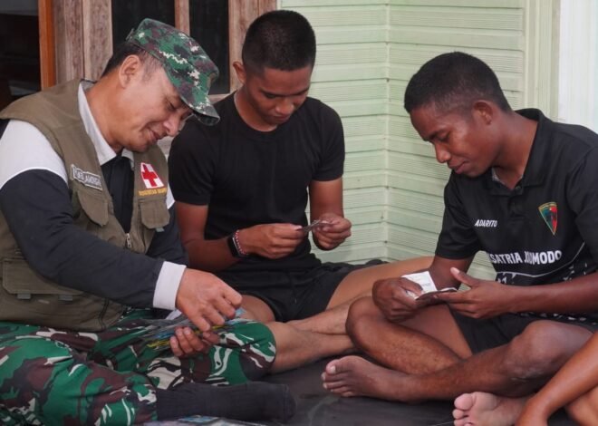 Jaga Stamina di Lapangan, Raut Wajah Bahagia dan Antusiasme Anggota Satgas TMMD 129 Terima Pembagian Vitamin Berkala